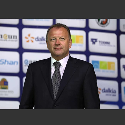 IL PRESIDENTE IJF, MARIUS VIZER, TUTELA LA FAMIGLIA DEL JUDO. 